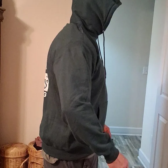 R+L Carriers Size XL, Dark Green Sweatshirt With Hoodie. New - Picture 3 of 9